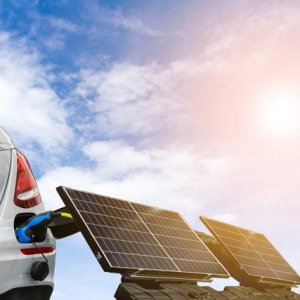 为啥不在电动车顶安装一块太阳能充电板！提高电动车续航？