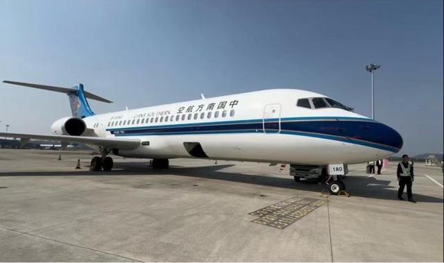 中国人的骄傲ARJ21客机有多牛？在印尼运营一年，已交出了答卷！