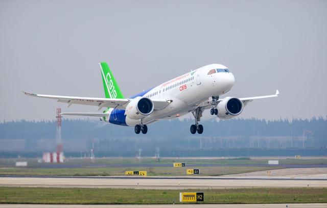 中国人的骄傲ARJ21客机有多牛？在印尼运营一年，已交出了答卷！