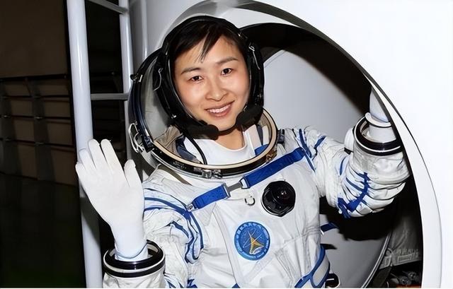 中国首位女航天员刘洋，结婚8年未生育，飞天前给丈夫留2条遗言