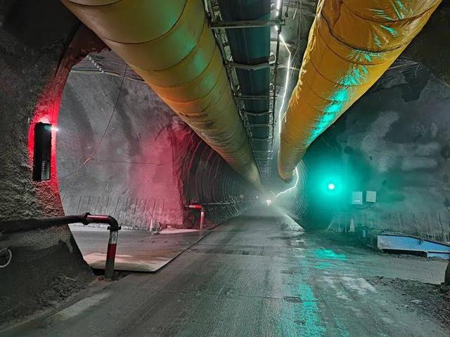 耗时三年半，基建狂魔要打通天山了！新疆天山胜利隧道有多重要？
