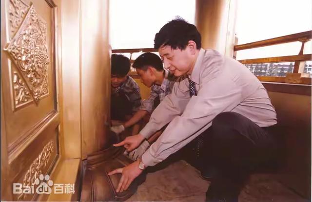 迈巴赫少爷高考700分 爷爷是杭州金名片，网友：雷峰塔他家建的！