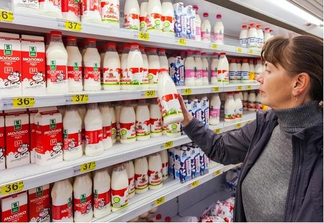 同一箱牛奶为何实体店卖50，网上只卖30块呢？行内人道出了猫腻